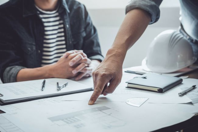 Vertrags­gestaltung und -prüfung